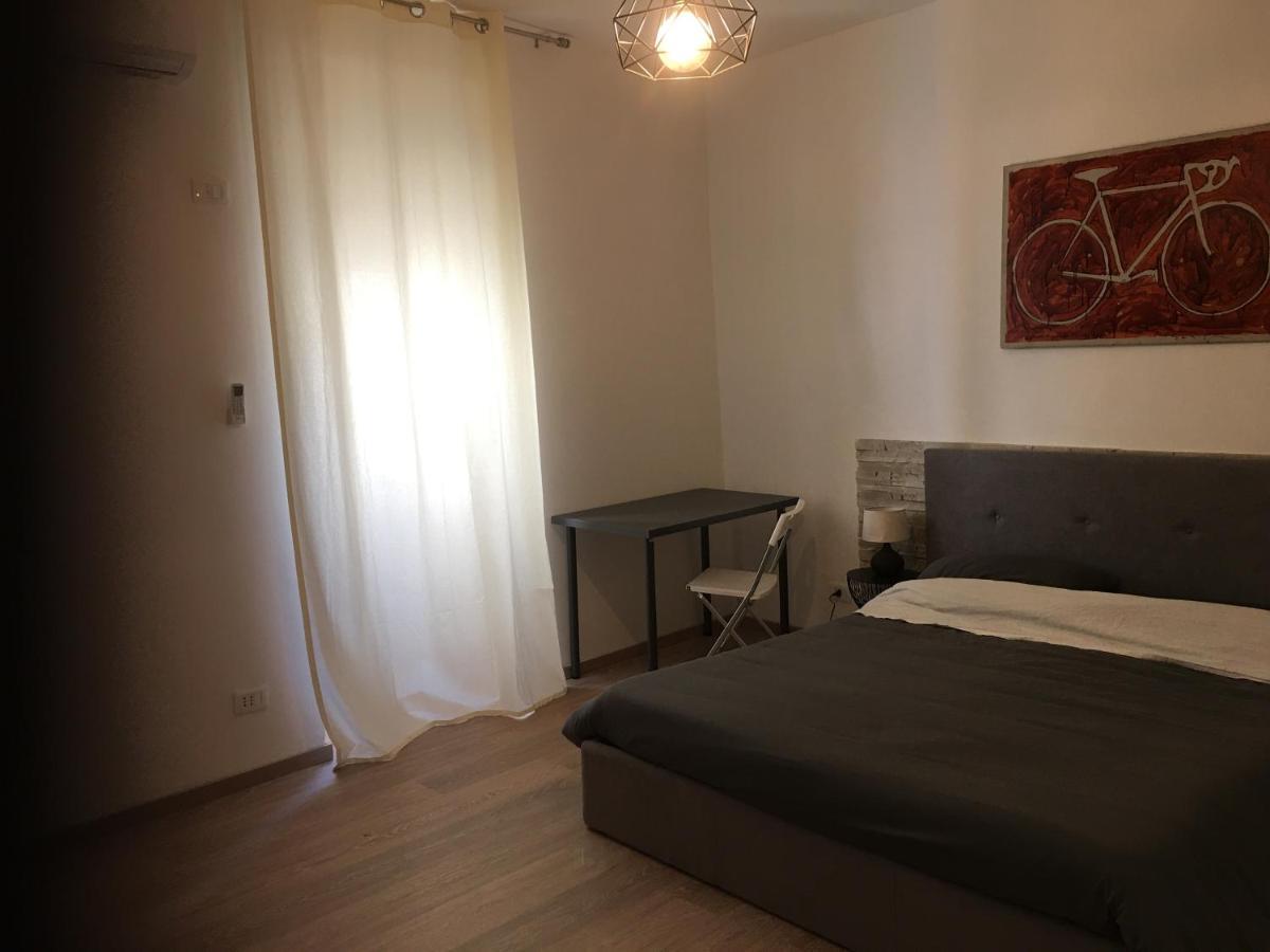 La Casa Nell'Antico Cortile Apartment คาตาเนีย ภายนอก รูปภาพ